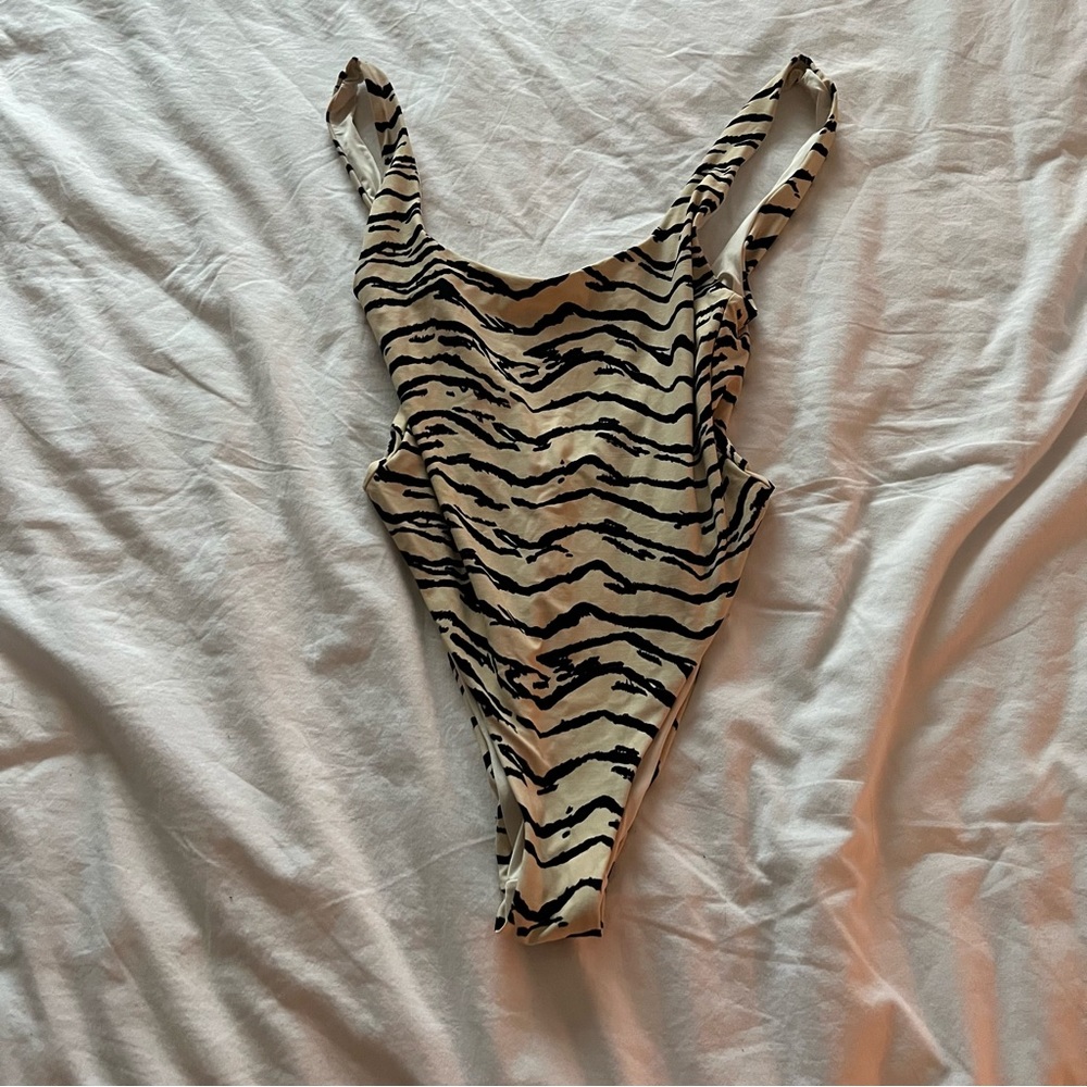 WEWOREWHAT - ONE PIECE SWIMSUIT